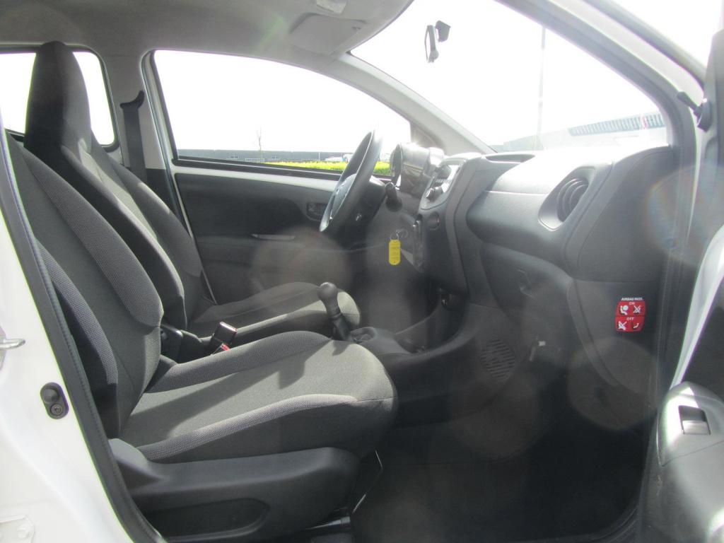 Toyota Aygo 1.0 vvt-i x-fun | 5 deurs | airco | bluetooth