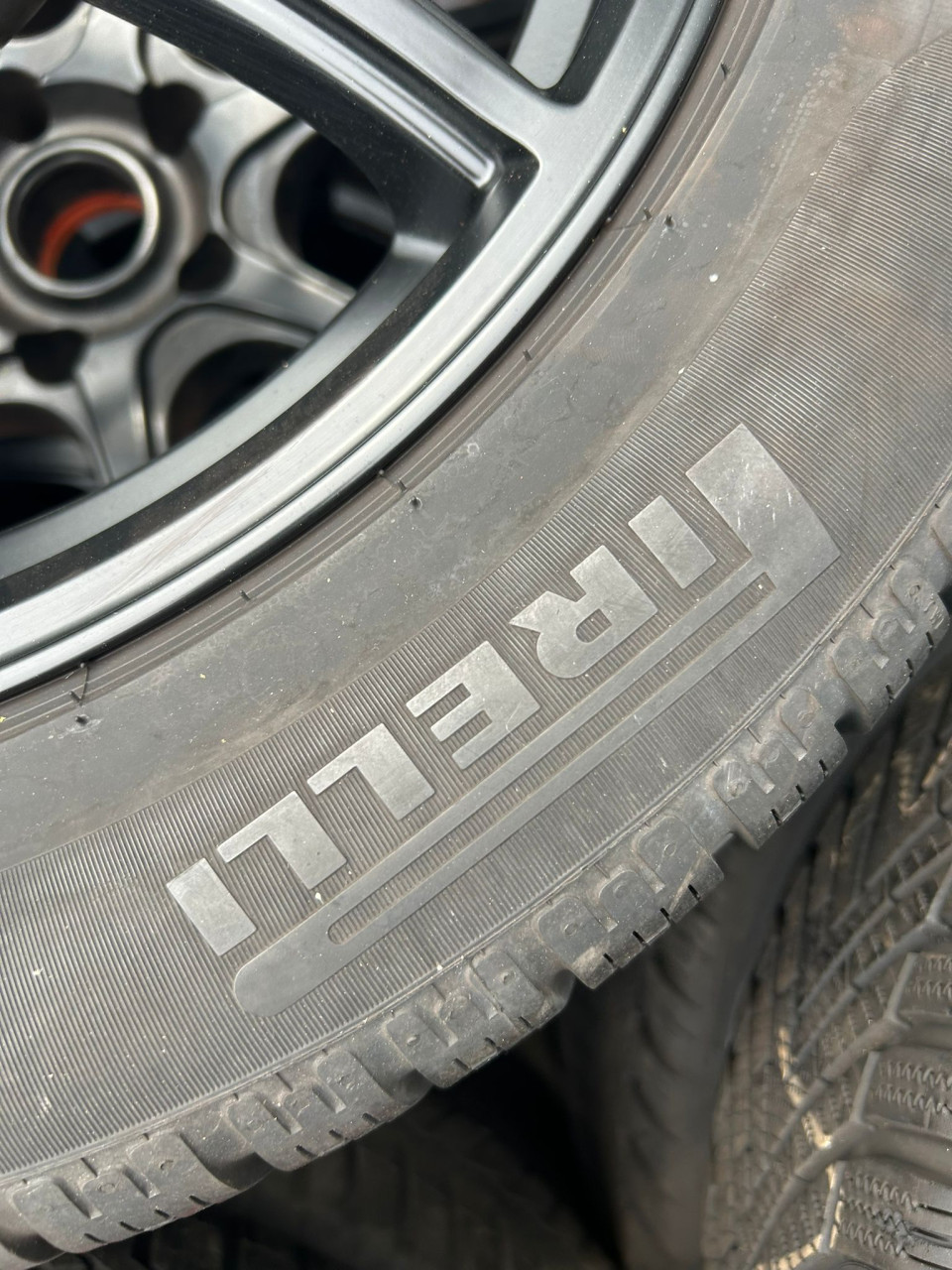 ZWARTE 7 SPAAK ALUMINIUM VLEGEN MET PRIELLI SOTTOZERO BANDEN