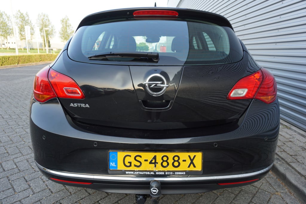Opel Astra 1.4 turbo blitz - 1e eigenaar - airco / navi / cruise / elektr. 