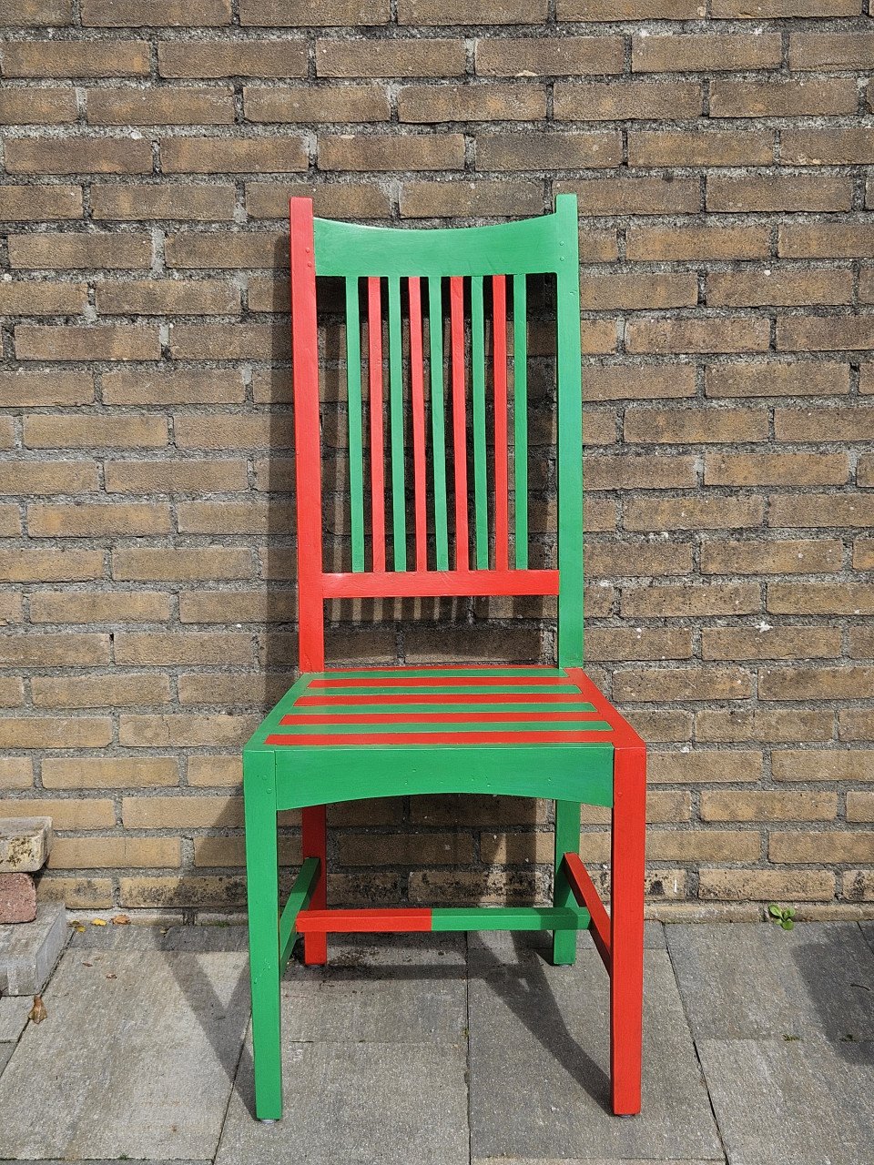 Met de hand geverfde stoelen