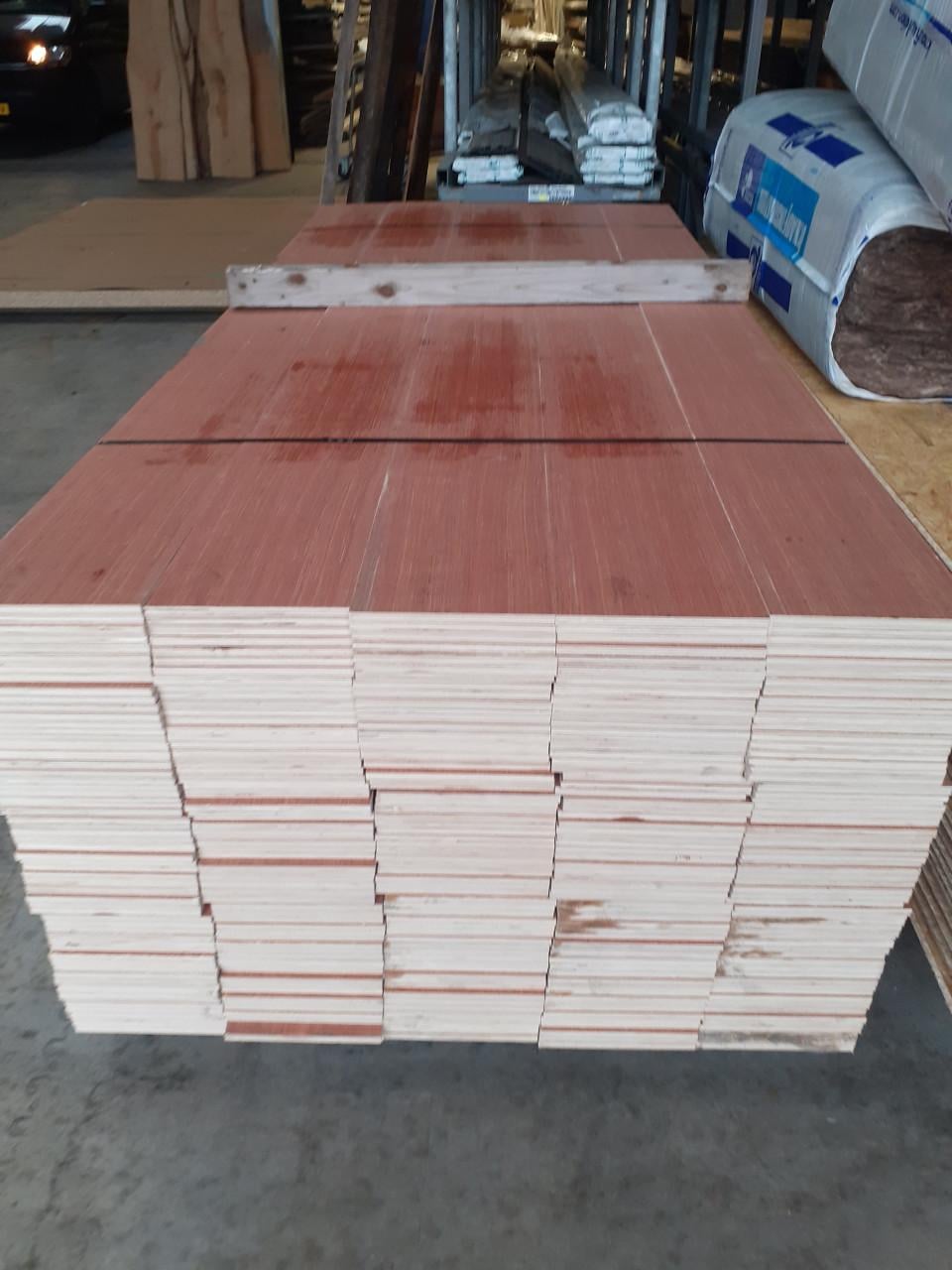 12 mm hardhout platen 2500 x 210 x 12 voor 3,50