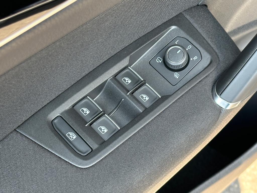 Volkswagen Touran 1.5 tsi 150pk dsg r-line highline | led | trekhaak | dode