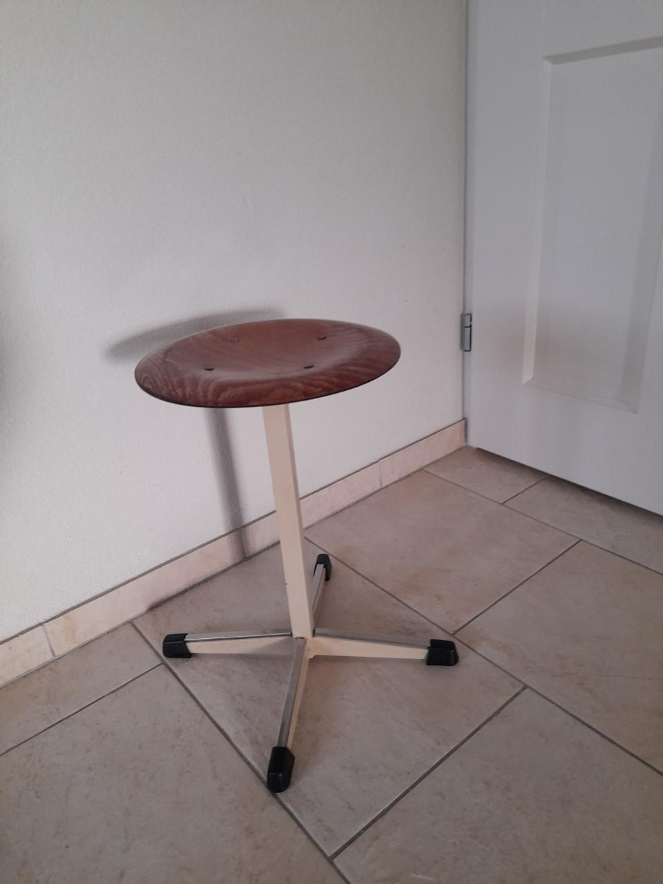 Antiek school krukje (in goede staat )