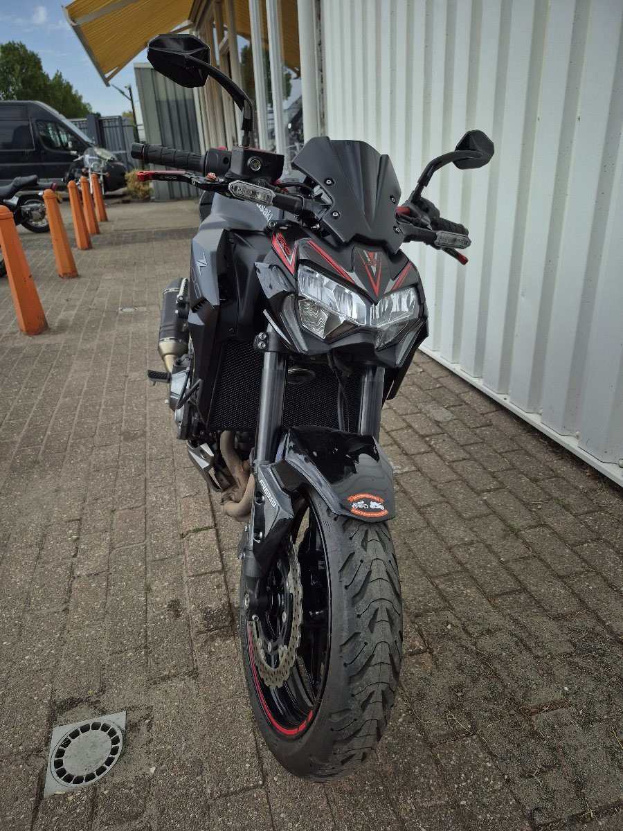 Kawasaki Z900 acrapovic uit 2023