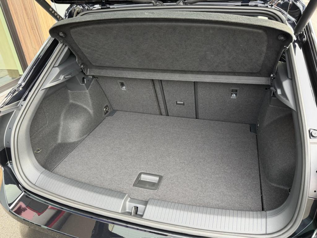 Volkswagen T-roc 1.5 tsi 150pk dsg r-line | camera | keyless | elek. achter