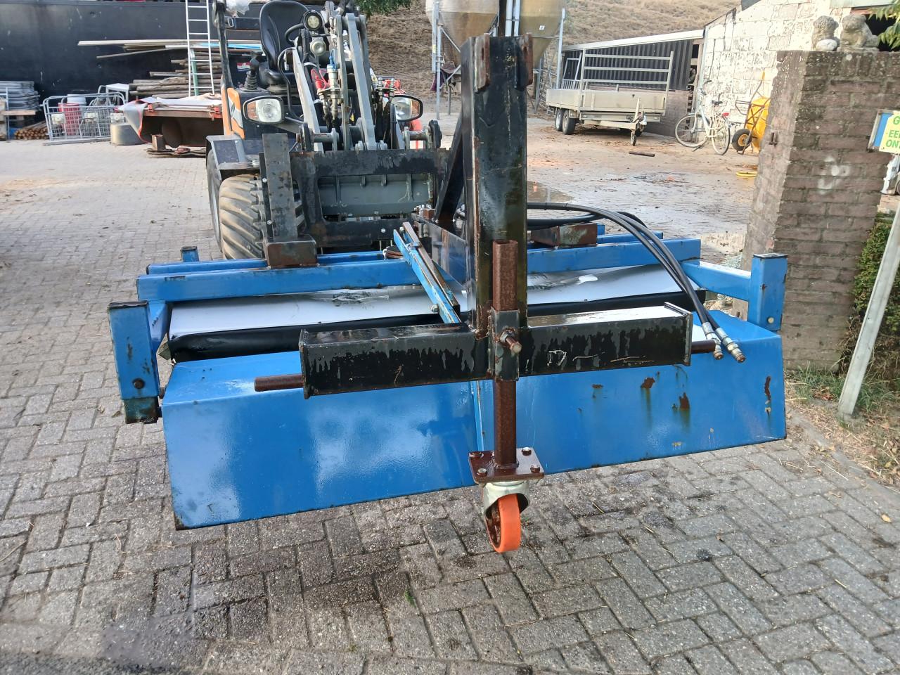 Veegmachine voor achter trekker of op shovel.