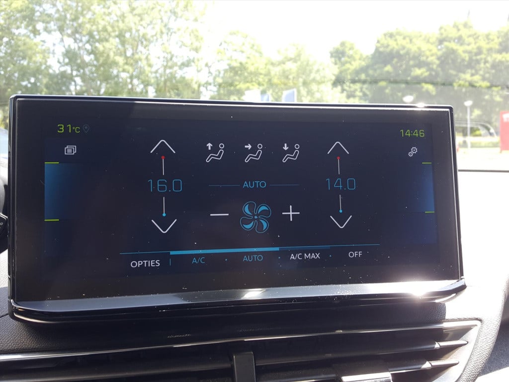 Peugeot 3008 1.6 plug-in hybrid 225pk blue lease allure eat8 automaat navig