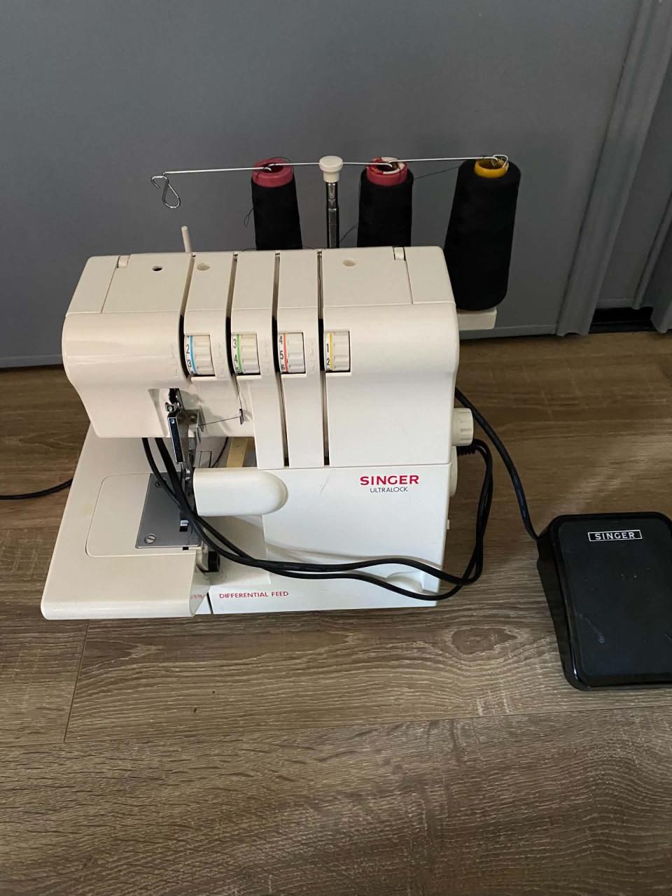 Overlockmachine Singer model 14SH654