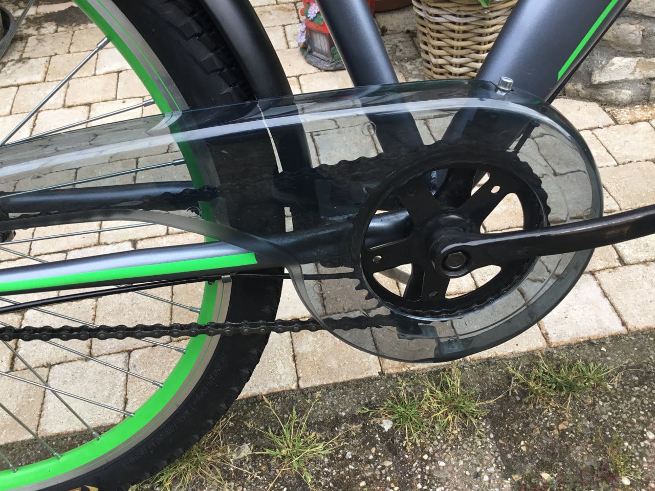 Jongensfiets met 3 versnellingen, handrem, achteruit trap rem,verlichting.