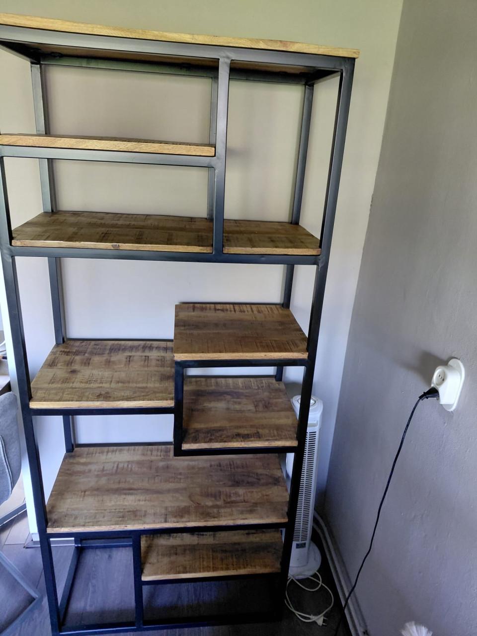 Mooie mangohouten kast