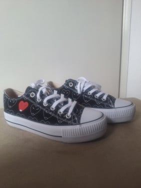Lage sneakers met print