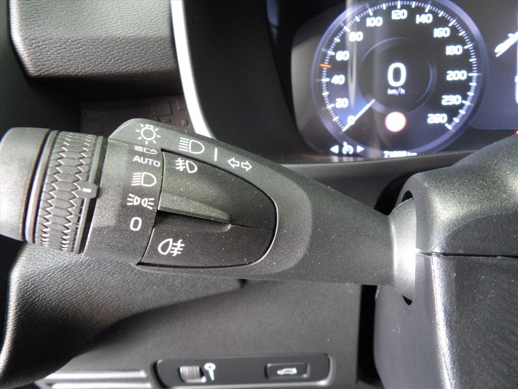 Volvo XC40 t3 163pk geartronic momentum core