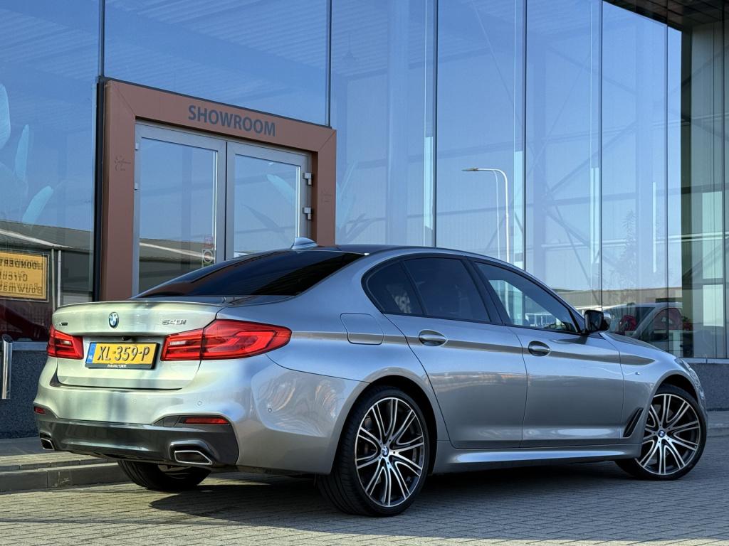 BMW 5 Serie 540i xdrive high executive m-sport | acc | leder | harman / kar