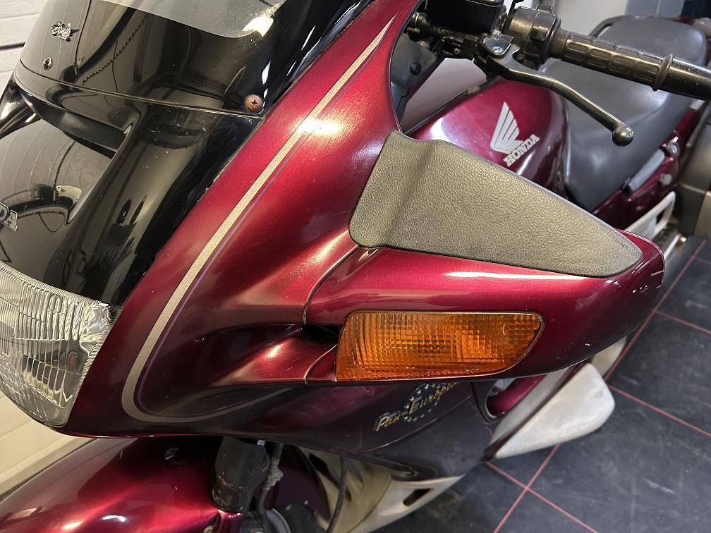 Inruilkoopje: Honda ST1100 Pan European uit 1995, rijdt prima! Zo mee €995
