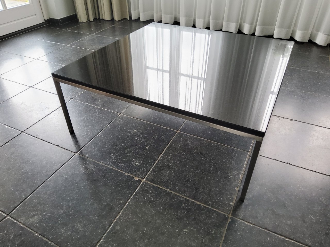 Metaform DD gepolijst granieten salontafel