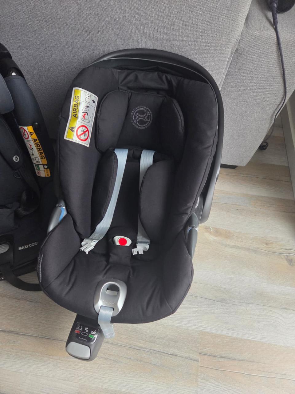 Te koop 2 Draaibare autostoeltjes in zeer goede staat van 0 t/m 4 jaar