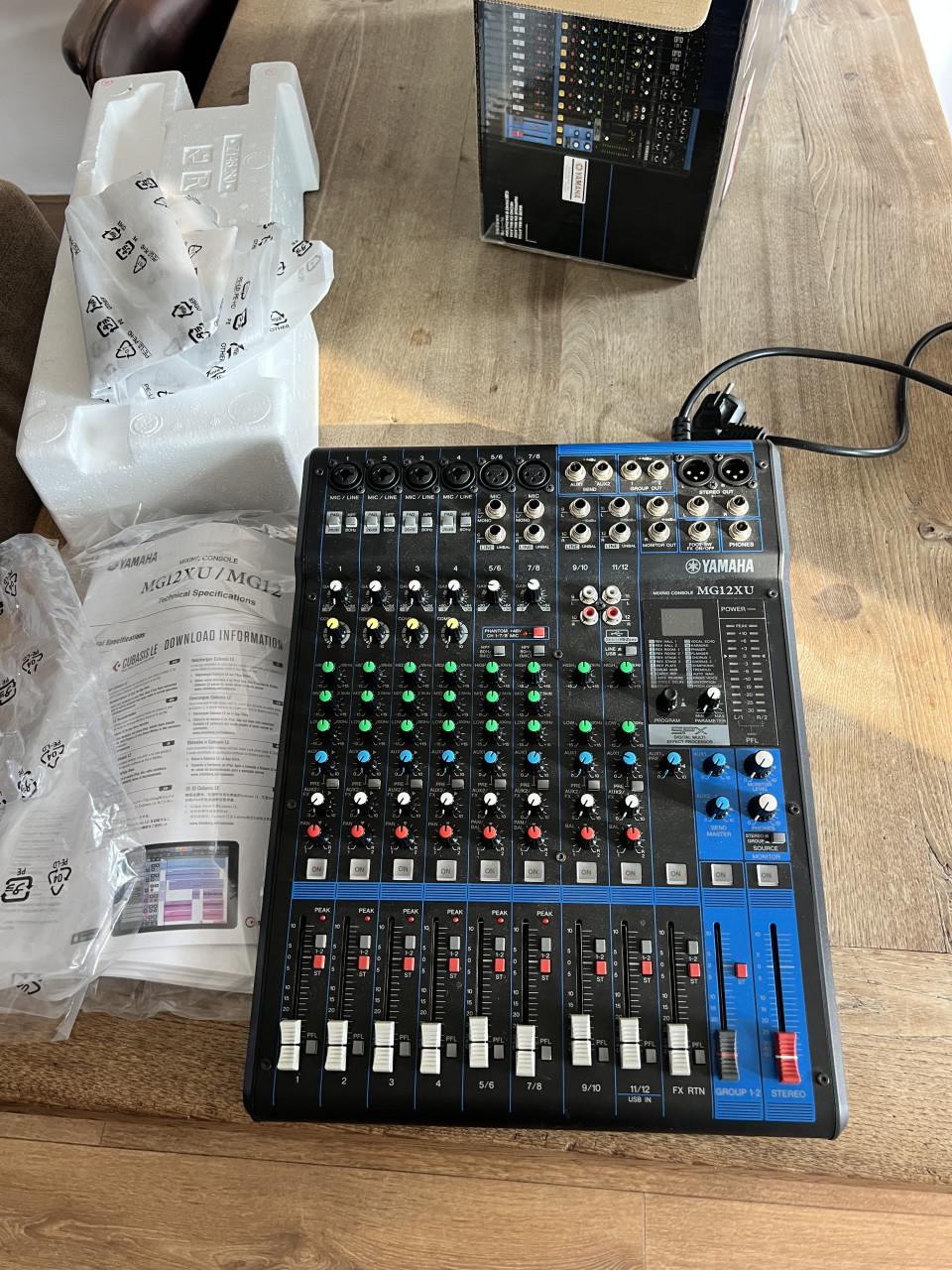 Yamaha MG12XU  mixer