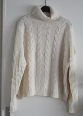 Gebreide creme kleurige trui met col  maat L