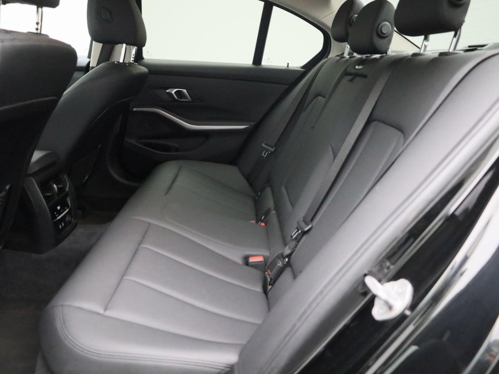 BMW 3-serie 330e high executive | automaat | lmv | navigatie | ledere | par