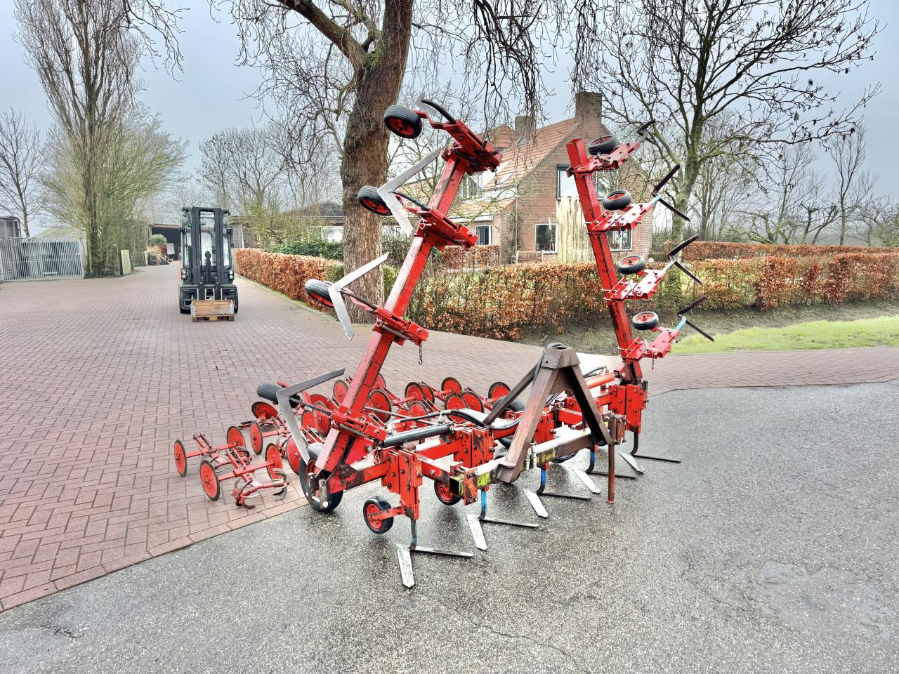 12 rijige Steketee Schoffelmachine Hydr.opklapbaar