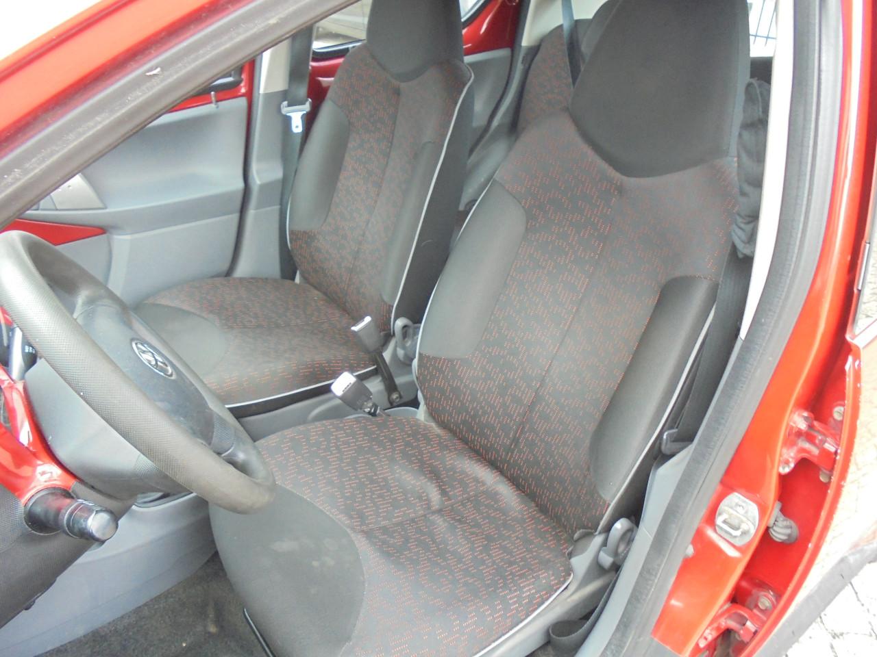 Betrouwbare & Zuinige Toyota Aygo 1.0 Aspiration Red Navigator € 1.250
