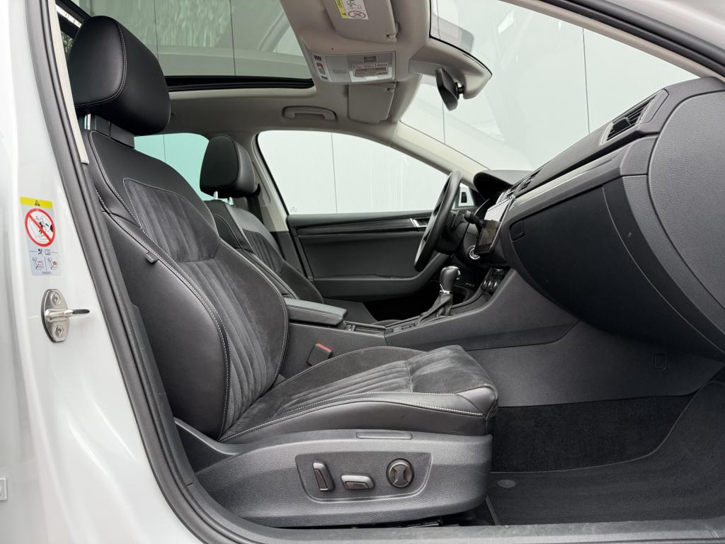 Skoda Superb combi 1.4 tsi iv 218pk style | pano dak | trekhaak