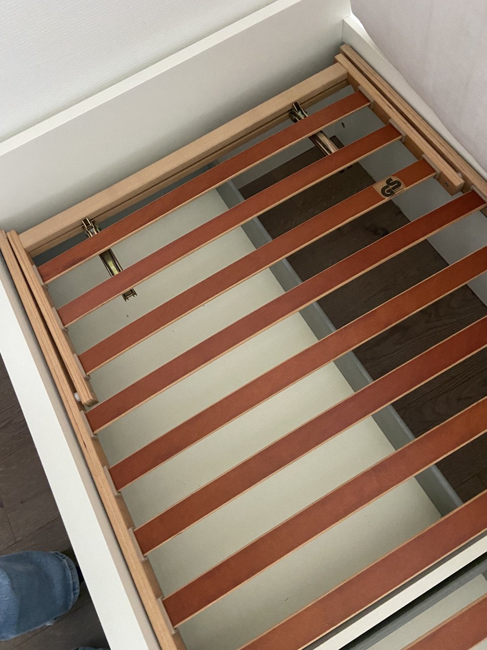 1-pers. bed met grote lades en zit-stand