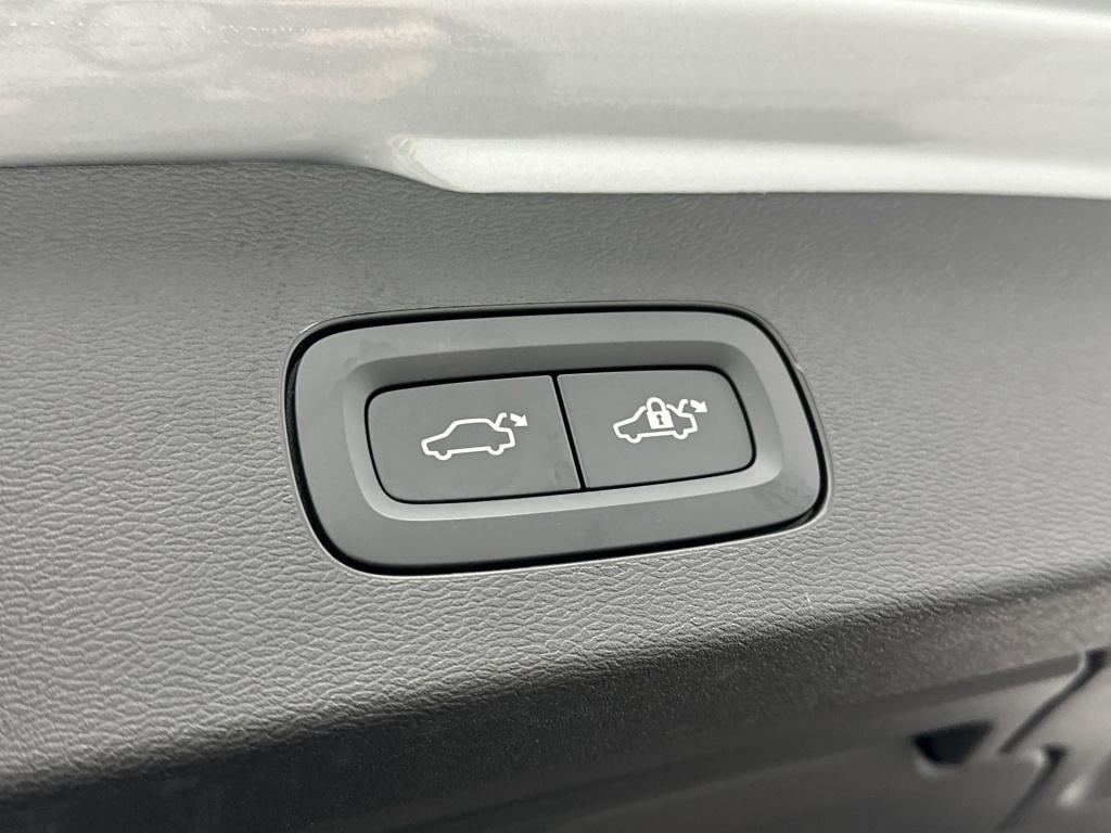 Volvo V60 t8 455pk recharge ultra dark| panodak| 360camera| stylingpack| a