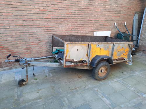 Aanhangwagen aanhanger kar opknapper Alko geremd bagagewagen