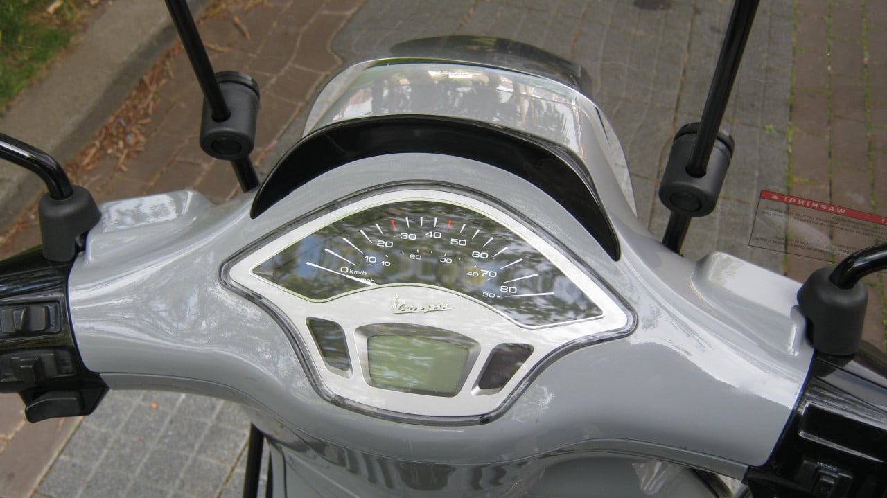 TE KOOP  VESPA SPRINT NARDO IGET UIT 2019 VOOR 2250 EURO