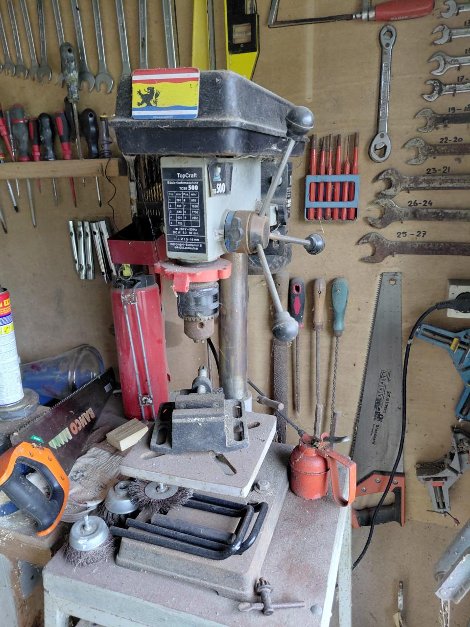 Kolomboormachine met onderstel