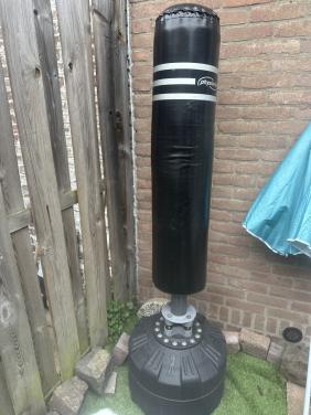 Physionics bokszak staande met grote voet