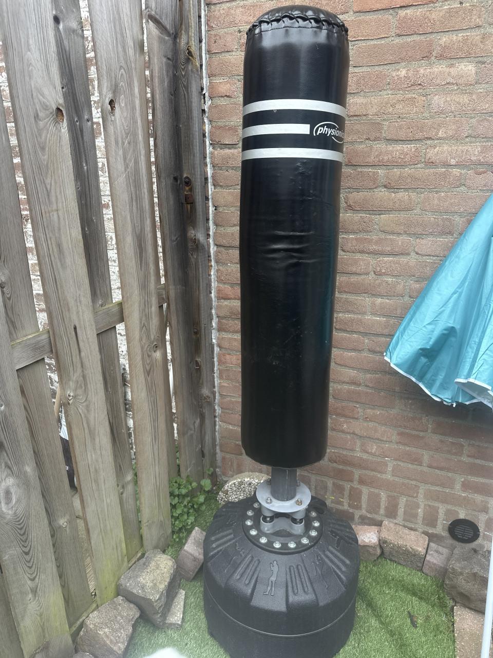 Physionics bokszak staande met grote voet