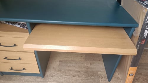 Bureau en boekenkast
