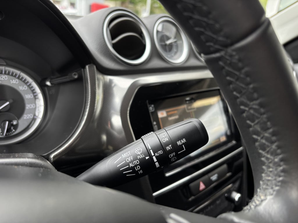 Suzuki Vitara 1.4 boosterjet style smart hybrid