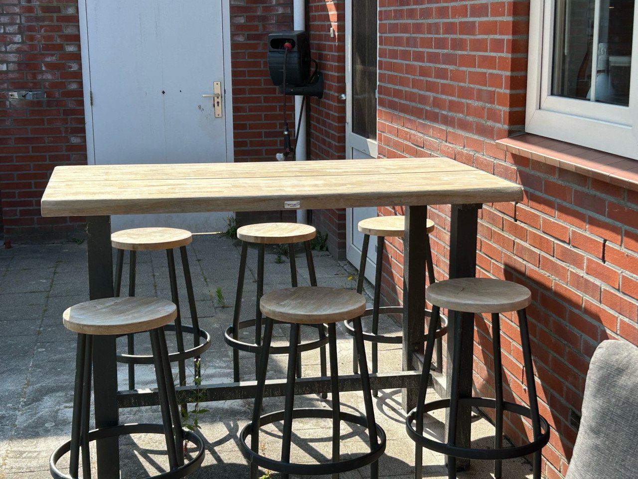Bartafel met krukken