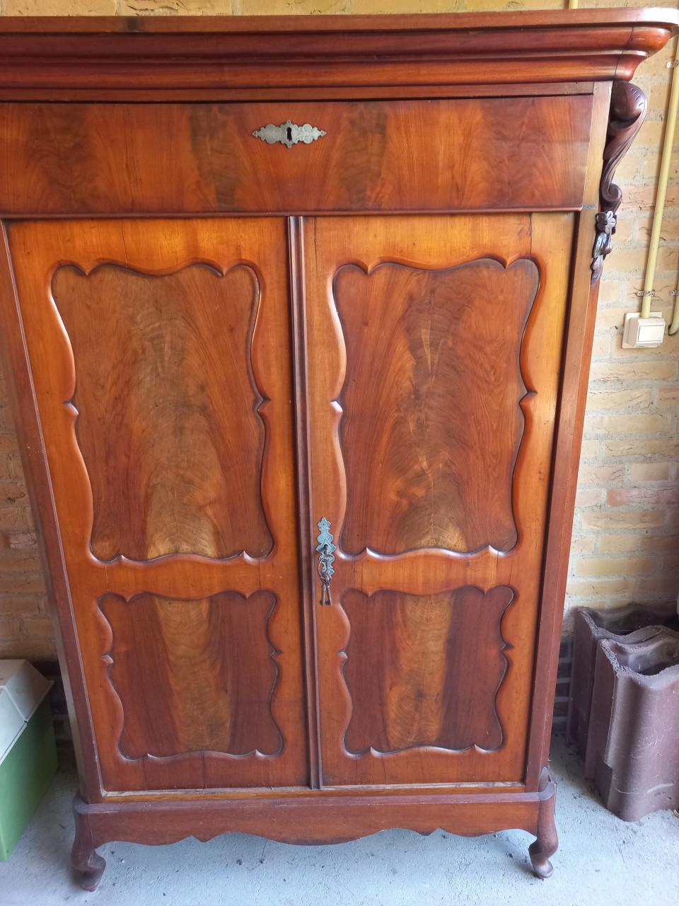 Antieke Biedermeier meidenkast