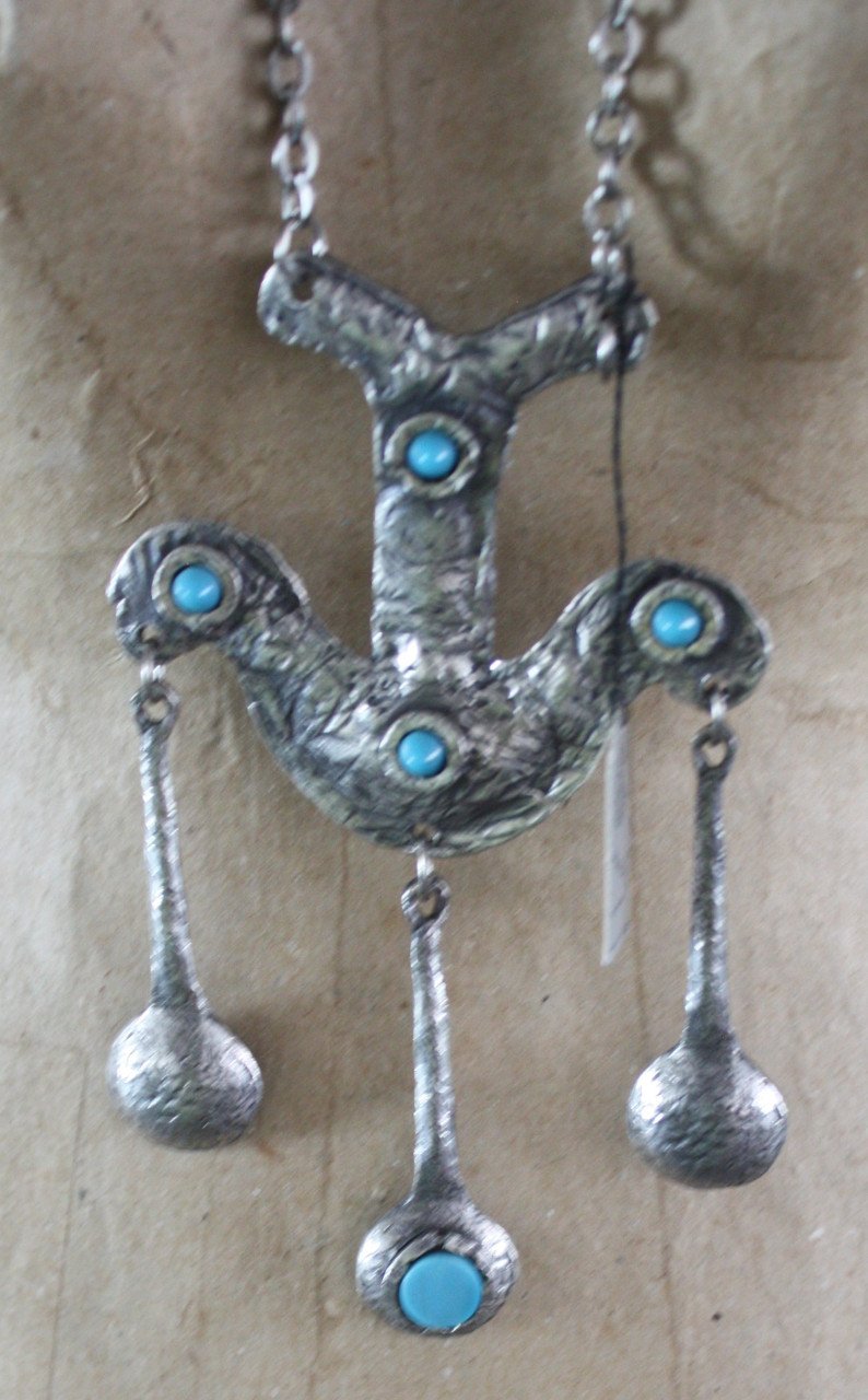 Aparte kettig met blauw turkooise steen
