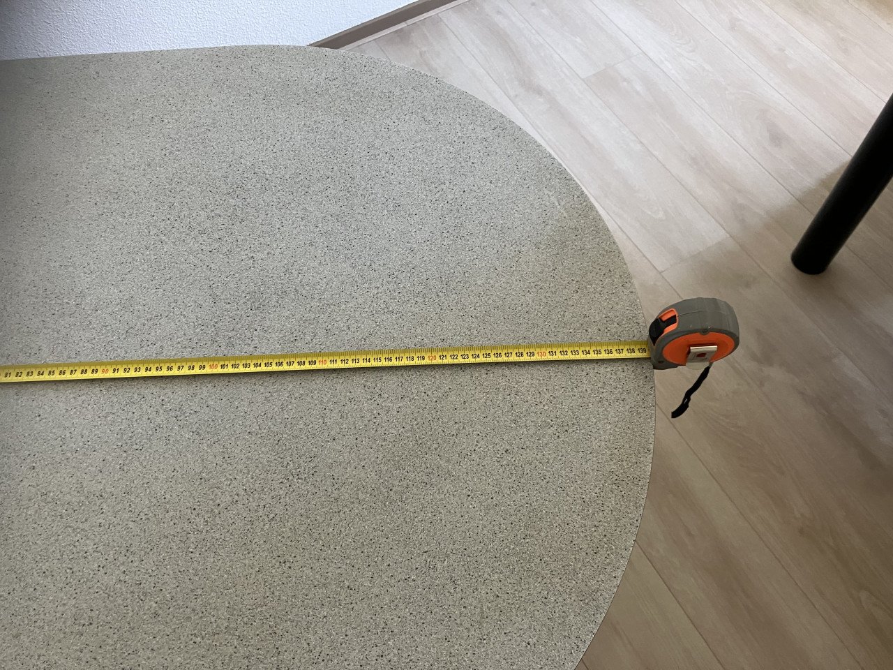 Eetkamertafel met uitschuifbaar deel