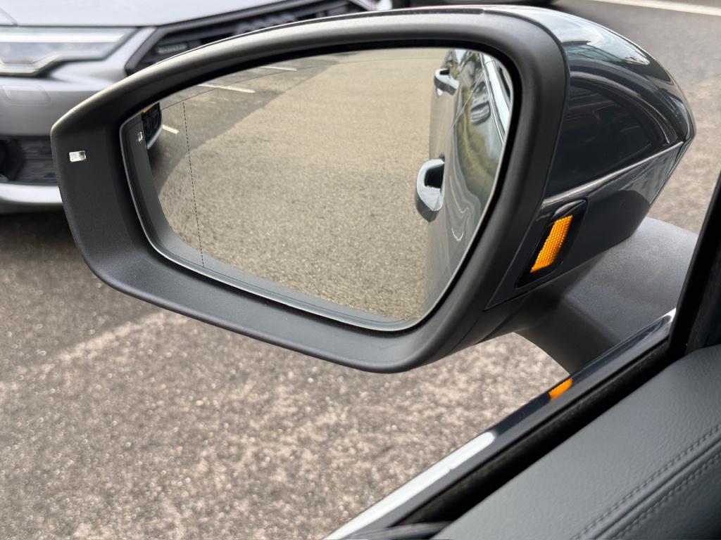 Volkswagen Tiguan 1.5 ehybrid elegance 204pk | trekhaak | 360 camera | dode