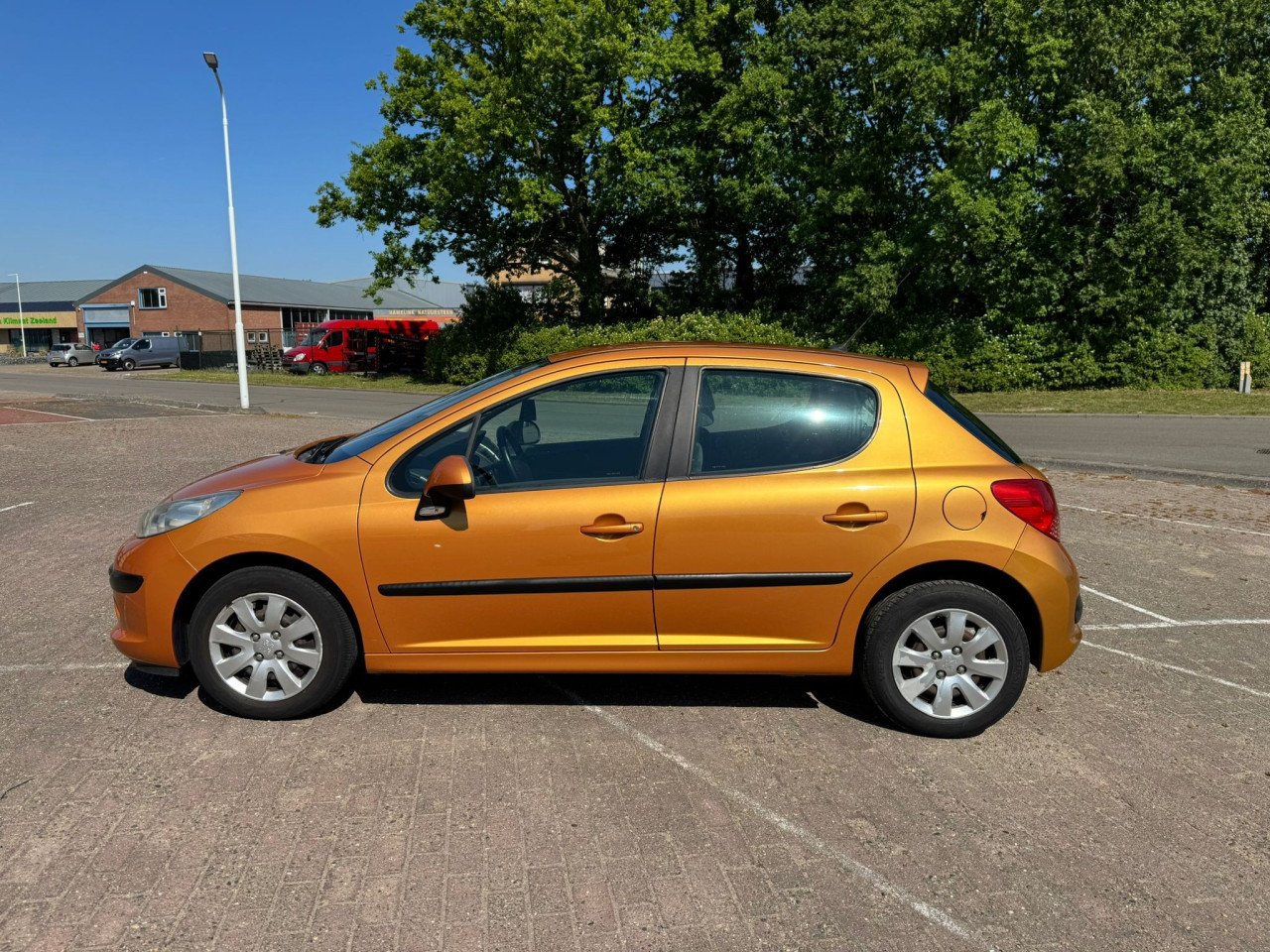 Peugeot 207 bj 2007 1600 euro