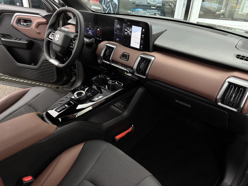 Suzuki E Vitara style 61 kwh