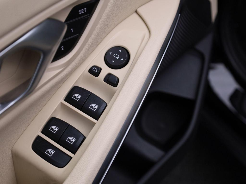 BMW 3-serie 318i business edition | virtual cockpit | navigatie | leder | c