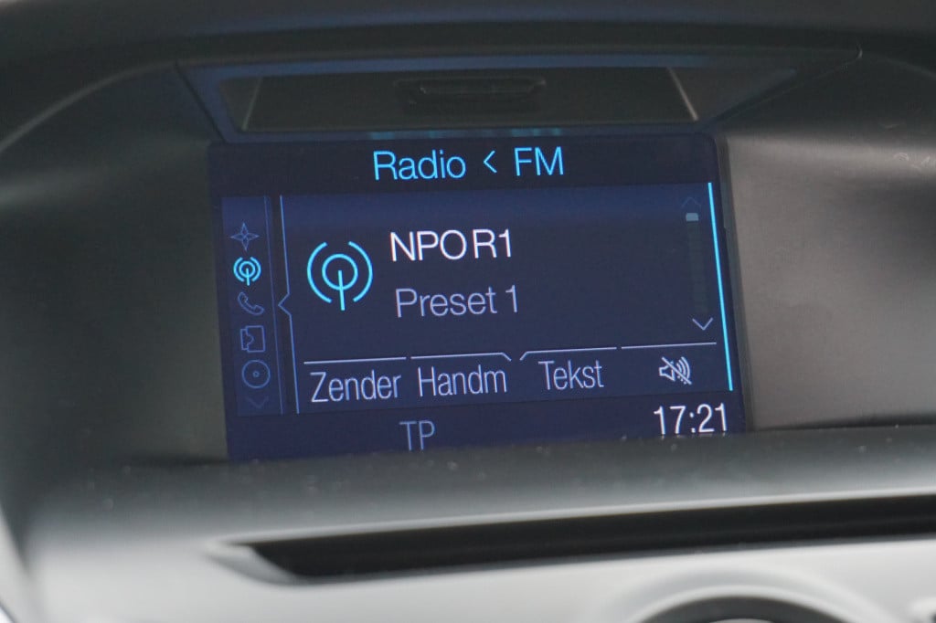 Ford Focus wagon 1.0 ecoboost lease titanium climate / navi / cruise / elek