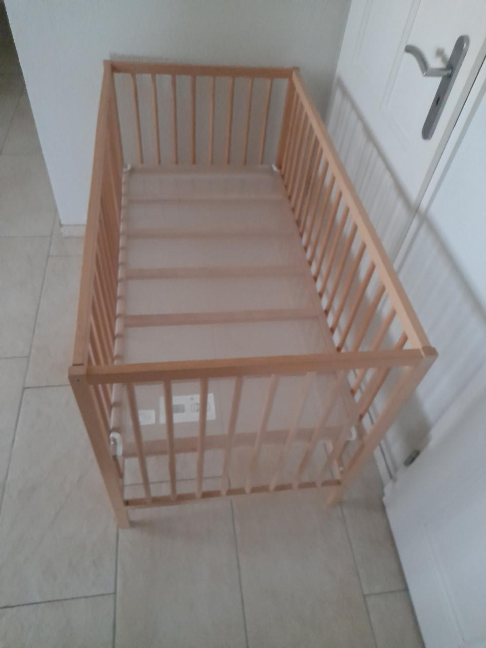 Ledikantje in hoogte verstelbaar 60 x 120 (z.g.a.n.)