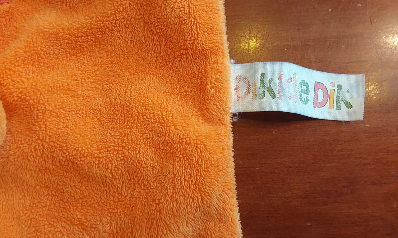 Dikkie Dik knuffeldoekje met rammel en kraak van het merk Happy horse