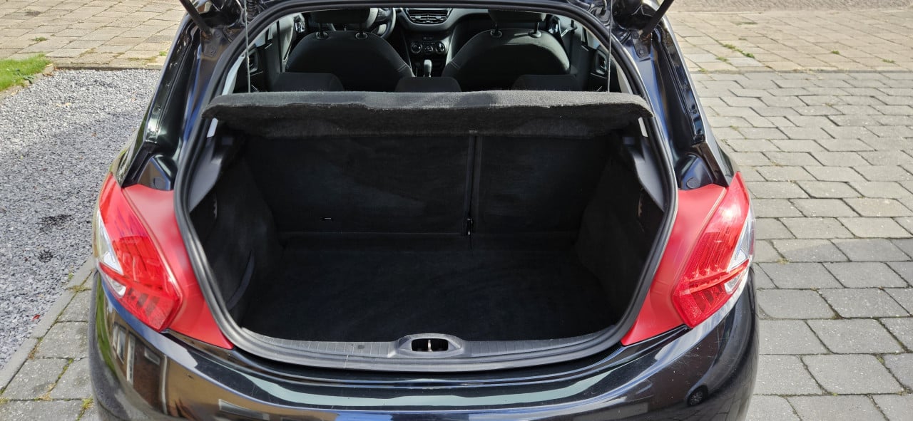 Peugeot 208 1.2 VTI 60KW/82PK 5-D 2013 Zwart