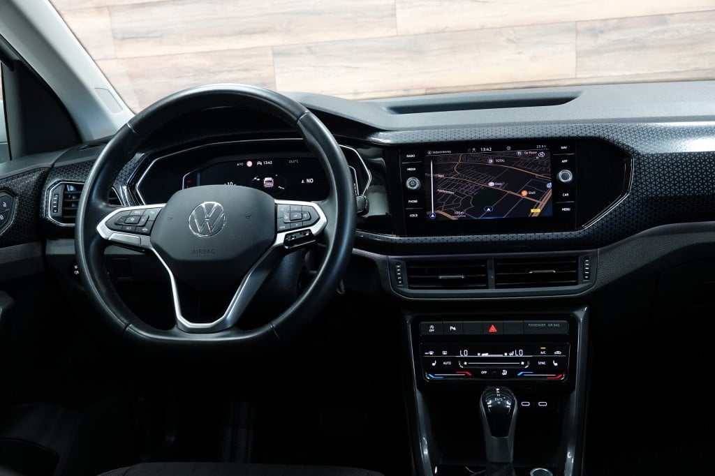 Volkswagen T-cross 1.0 tsi | carplay | acc | stoelverw. | pdc |