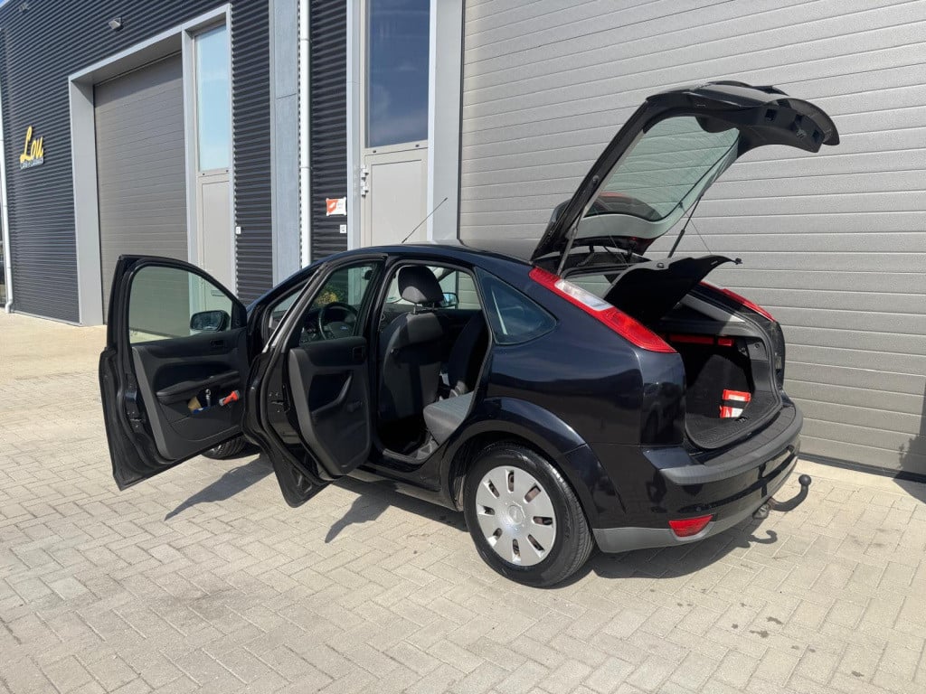 Ford Focus 1.6-16v champion/129.409 nap/apk vol jaar/airco/trekhaak