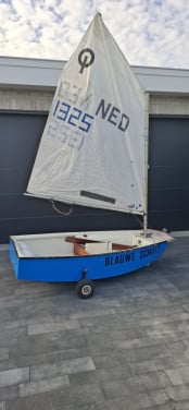 Wedstrijd Optimist zeilbootje Vaarklaar met Trailer